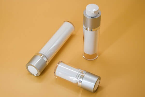 rotary-airless-pump-bottles-on-table the feature of the 4 oz cosmetic jars with lids