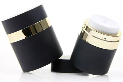 black and gold color design of UKC42