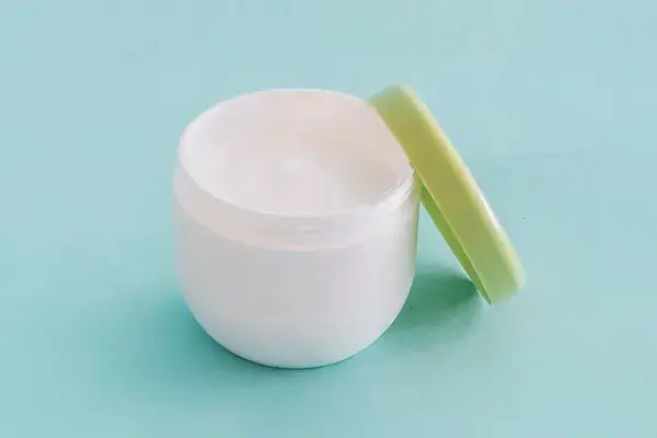 white PP plastic cosmetic cream jar with lid white PP plastic cosmetic cream jar with lid
